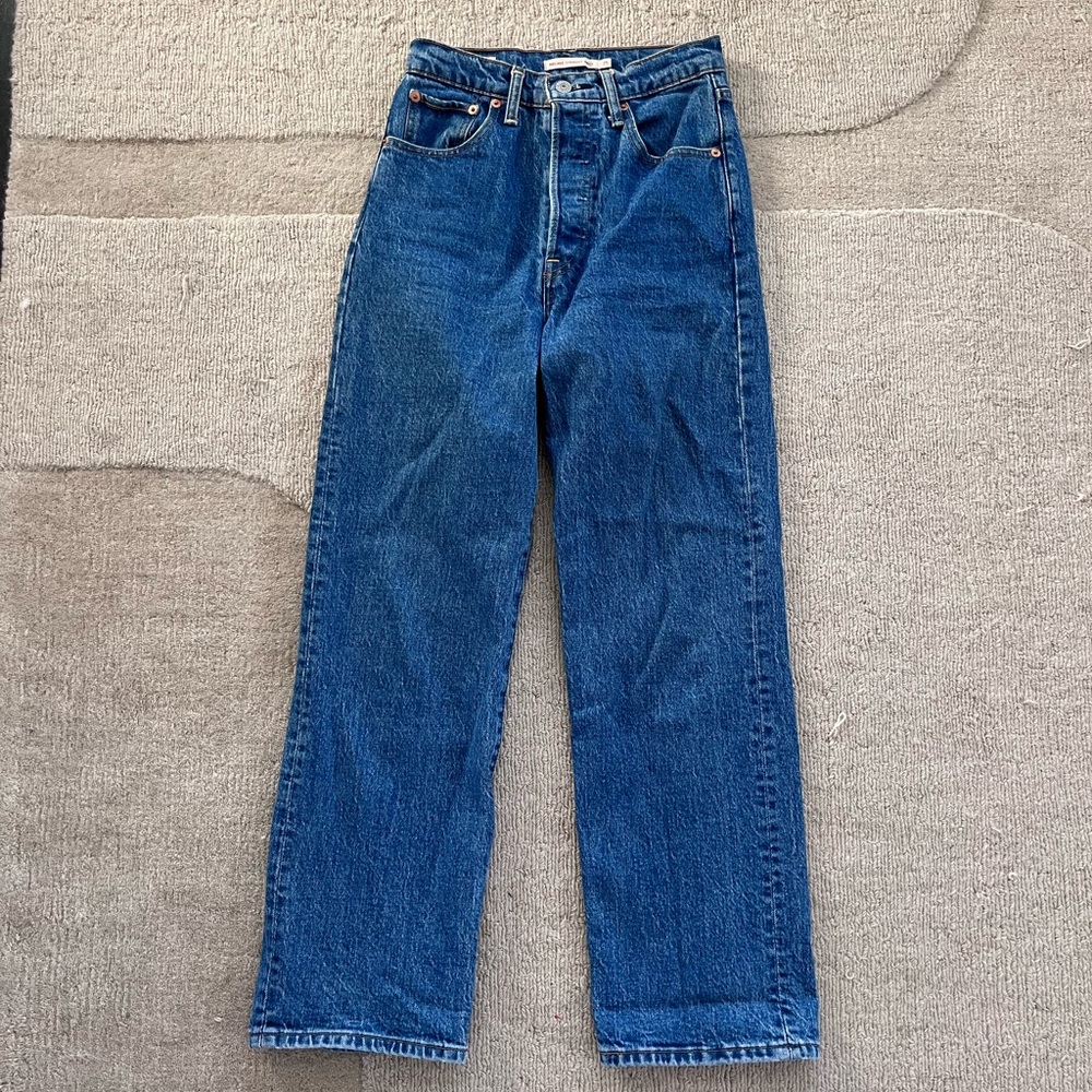 Levi Ribcage Straight Ankle size 25